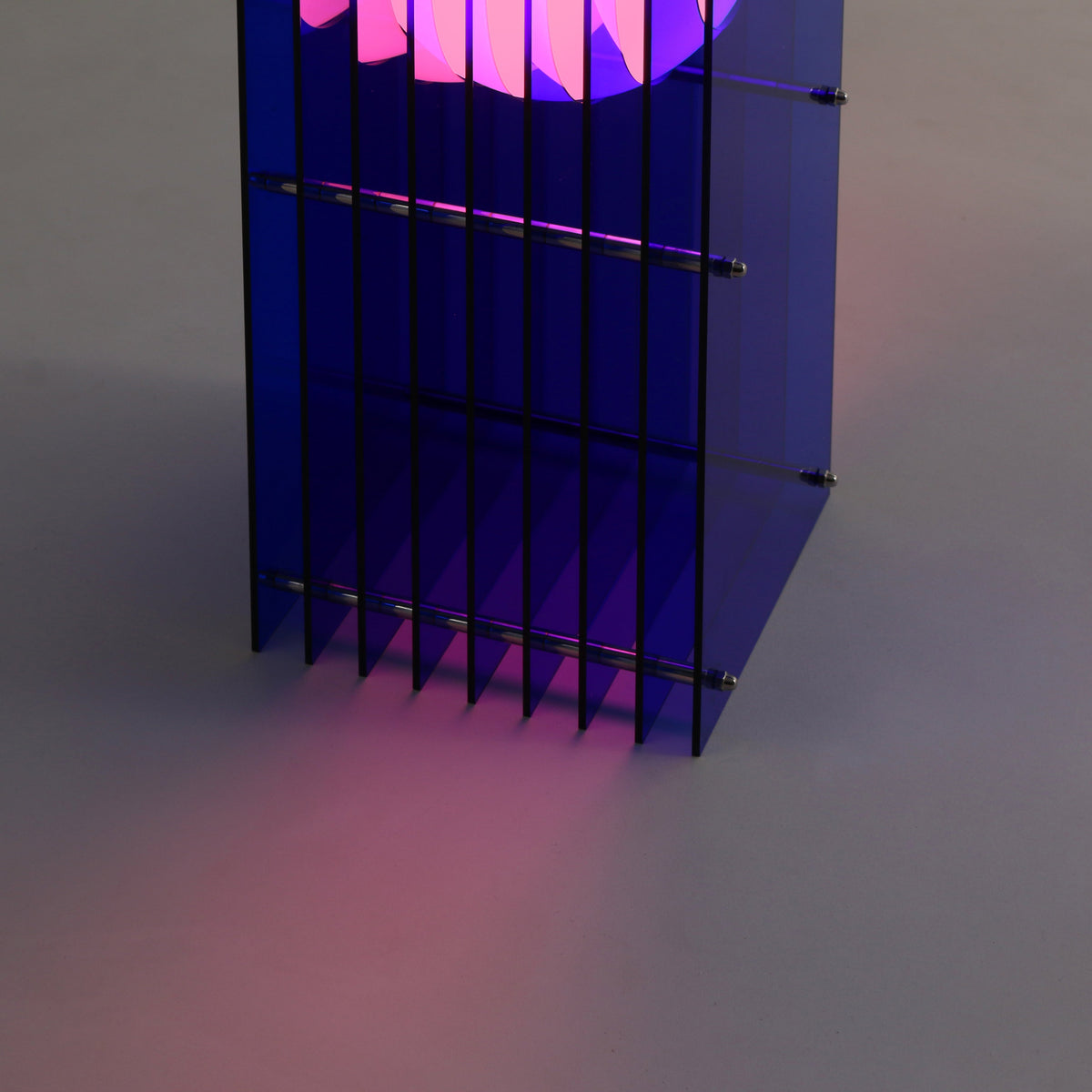 Lớp small rectangle in blue acrylic - BằNG, view 7