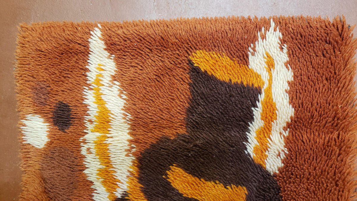 2x3 Rya Shag Rug Mid-Century Modern Danish Shag Rug 1960s Accent Rug Bunny Rabbit in Hat Dark Orange Small Shag Rug - Jewel Rugs, view 6