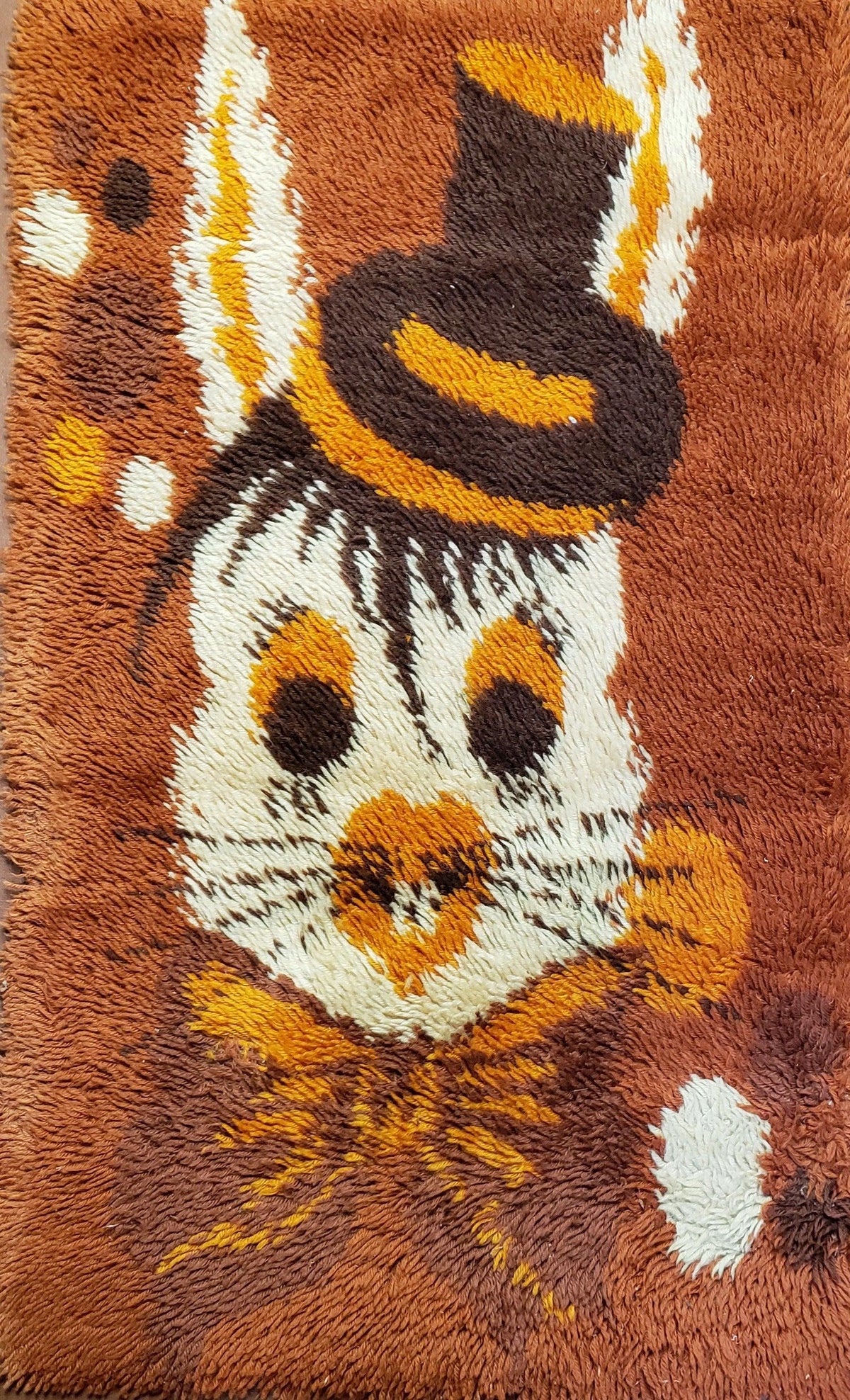 2x3 Rya Shag Rug Mid-Century Modern Danish Shag Rug 1960s Accent Rug Bunny Rabbit in Hat Dark Orange Small Shag Rug - Jewel Rugs, view 8