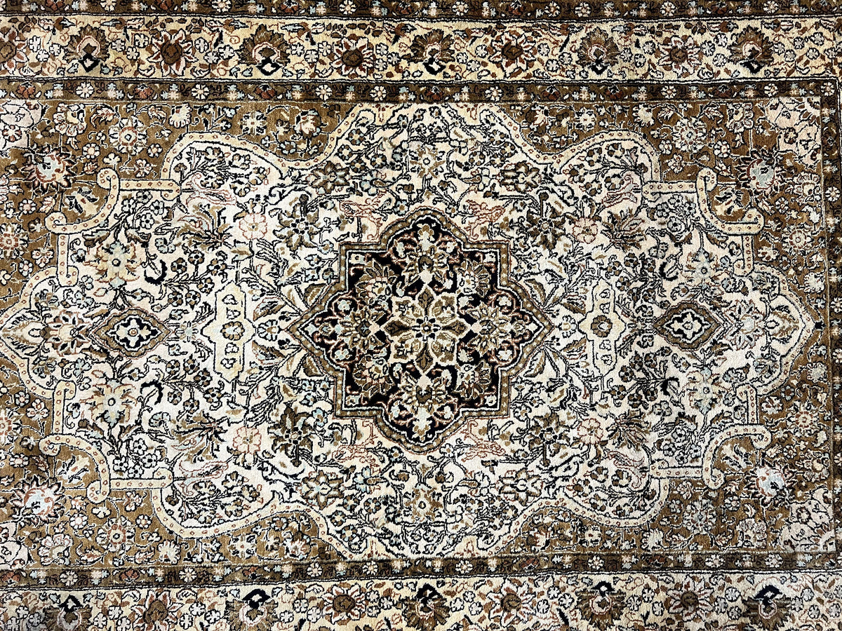 Persian Qum Silk Rug 3.5 x 5.5, Floral Medallion, Very Fine 350 KPSI, Handmade Silk on Silk Rug, Vintage - Jewel Rugs, view 5