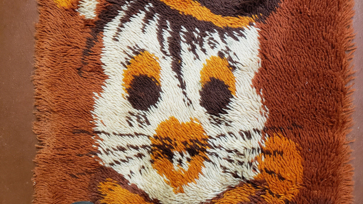 2x3 Rya Shag Rug Mid-Century Modern Danish Shag Rug 1960s Accent Rug Bunny Rabbit in Hat Dark Orange Small Shag Rug - Jewel Rugs, view 5