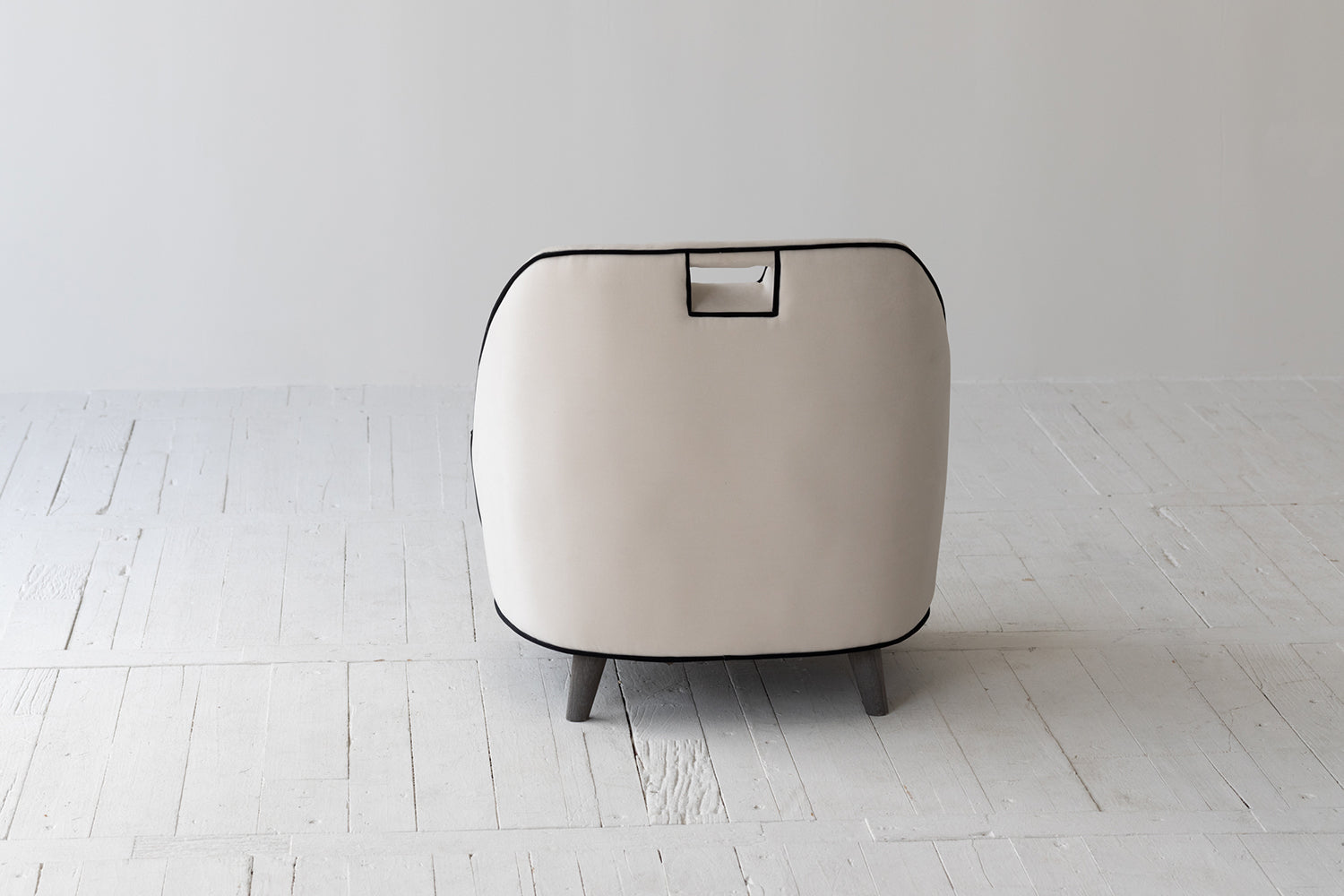 Okeanos Lounge Chair image 1