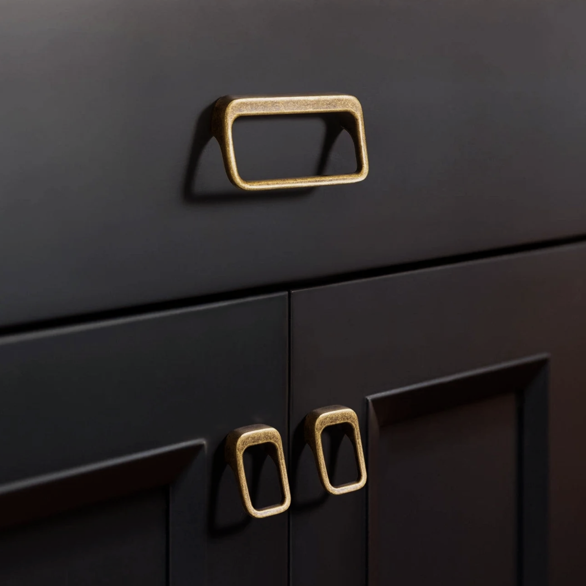 Squared Modern Finger Pulls - Source by Studio Skara, view 5