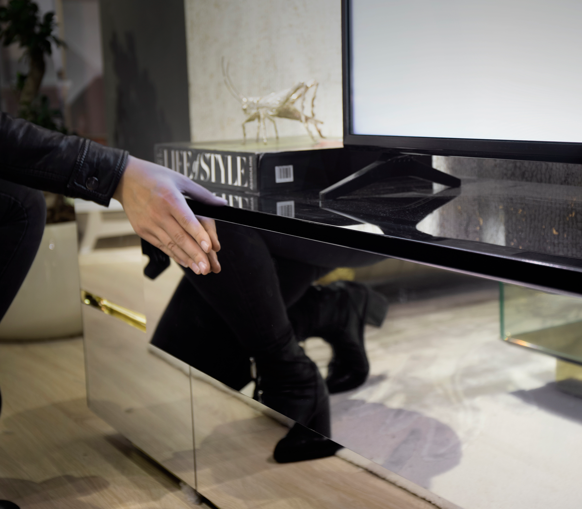 Lapiaz TV Cabinet by Boca do Lobo – view 7