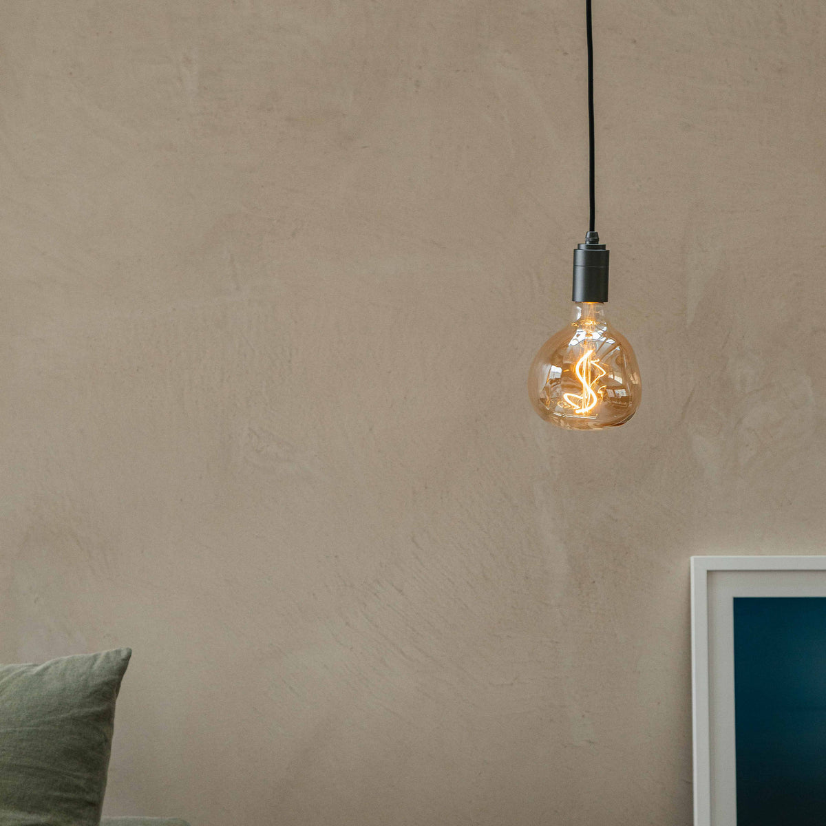 Voronoi I Plug-In Pendant in Graphite